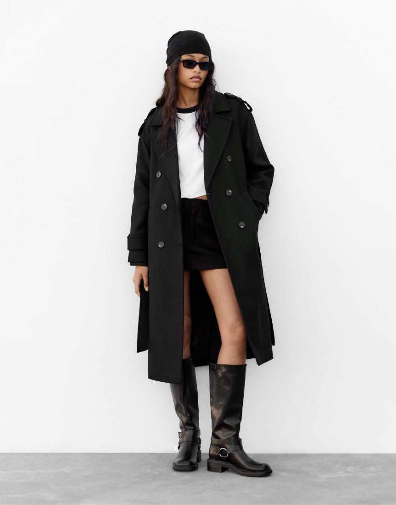 Pull & Bear - Trenchcoat in Schwarz mit Gürtel Pull & Bear - Trenchcoat in Schwarz mit Gürtel von Pull & Bear