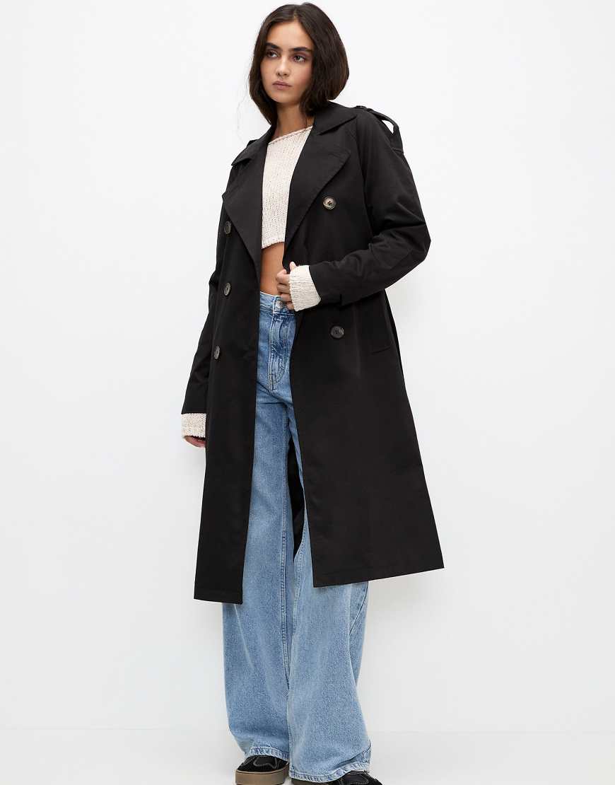 Pull & Bear - Trenchcoat in Schwarz mit Gürtel von Pull & Bear