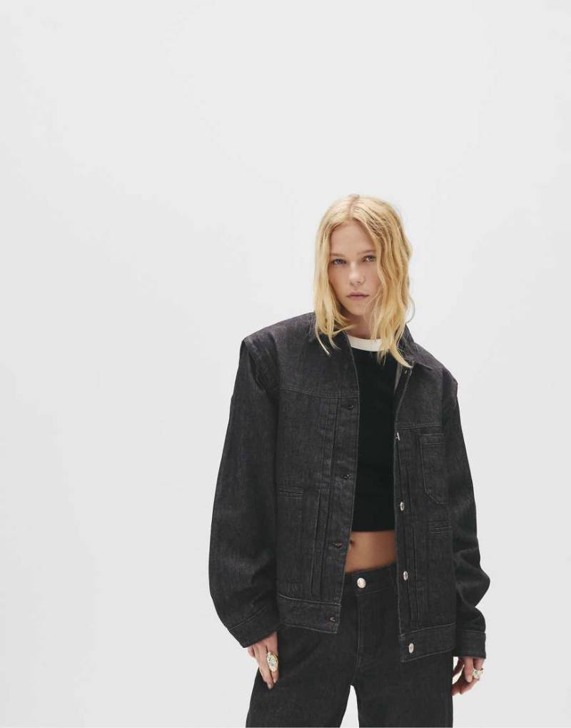 Pull & Bear - Trucker-Jeansjacke in Schwarz mit Webkante von Pull & Bear