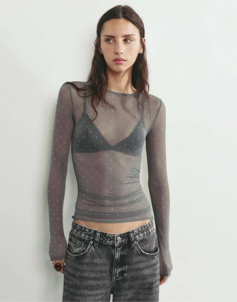 Pull & Bear - Tüll-T-Shirt mit Strasssteinen in Grau von Pull & Bear