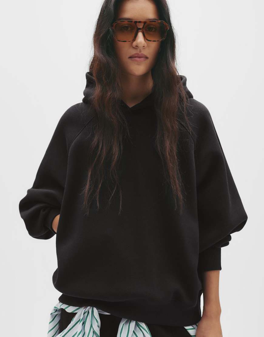 Pull & Bear - Übergroßer Kapuzenpullover in Schwarz von Pull & Bear