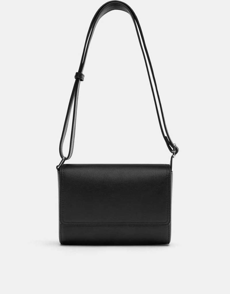 Pull & Bear - Umhängetasche in Schwarz mit Umschlag von Pull & Bear