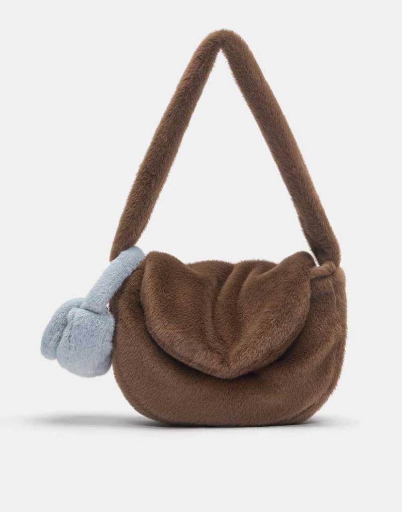 Pull & Bear - Verzierte Schultertasche aus Kunstpelz in Braun-Brown von Pull & Bear
