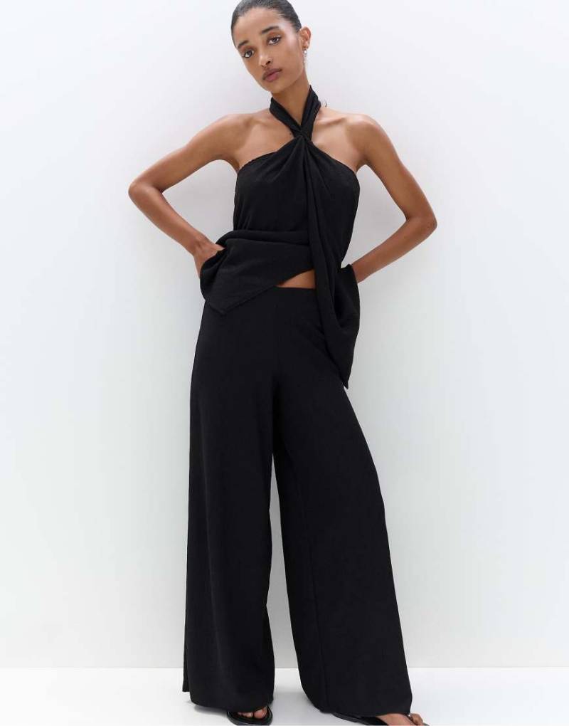 Pull & Bear - Voluminöse Hose aus Krepp in Schwarz Pull & Bear - Voluminöse Hose aus Krepp in Schwarz von Pull & Bear