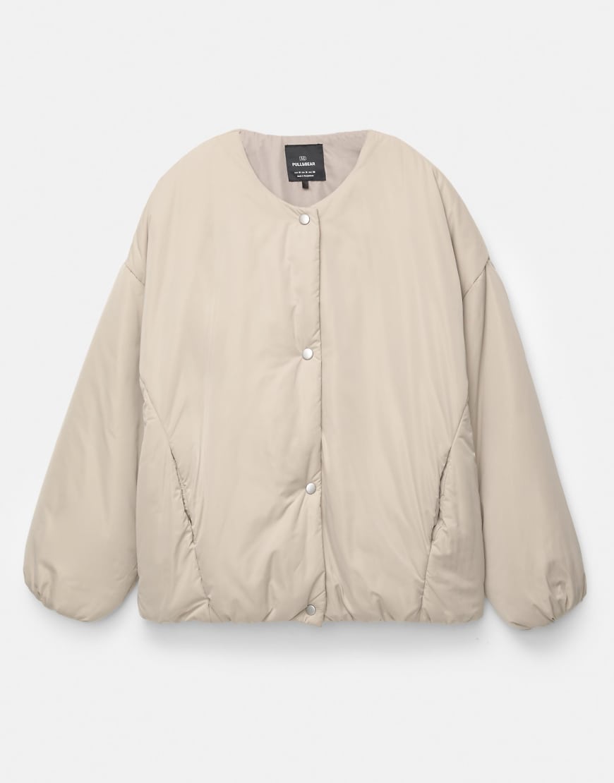 Pull & Bear - Wattierte Bomberjacke in Blassgrau mit Volumen von Pull & Bear