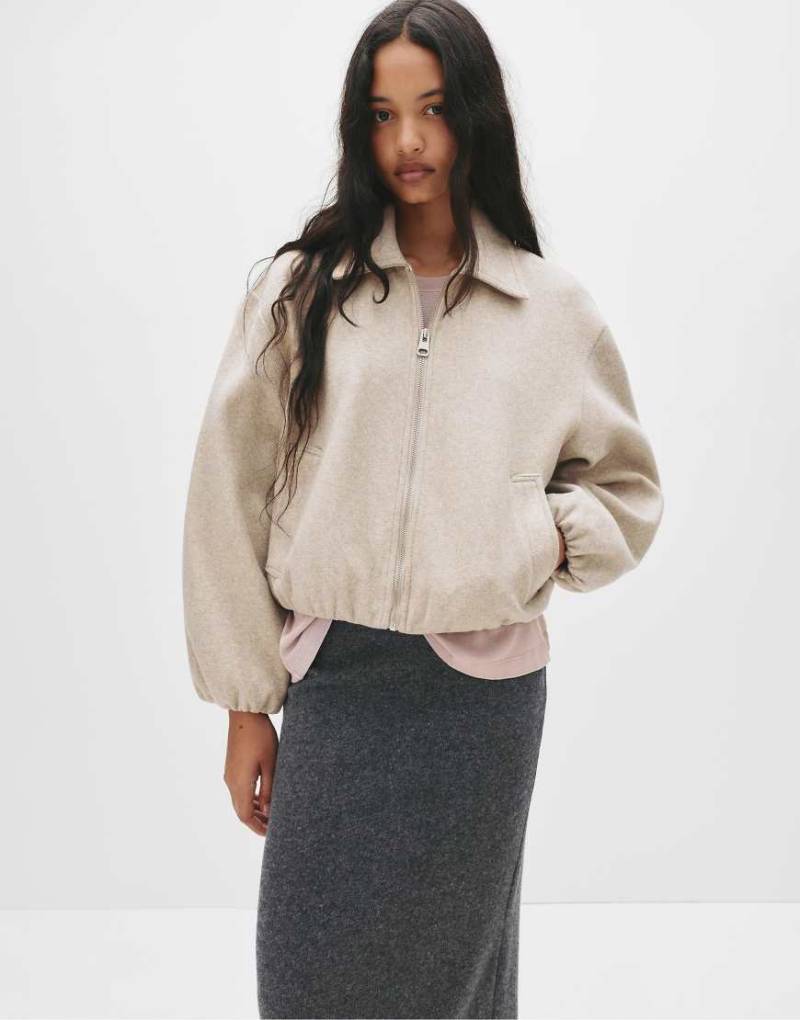 Pull & Bear - Weiche Bomberjacke in Sand-Neutral von Pull & Bear