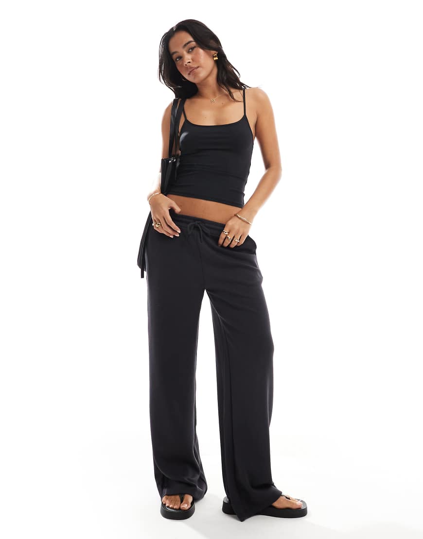 Pull & Bear - Weiche Jogginghose in Dunkelgrau mit weitem Bein von Pull & Bear