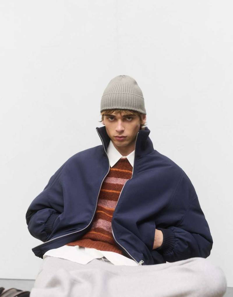 Pull & Bear - Weiche Strickmütze in Grau von Pull & Bear