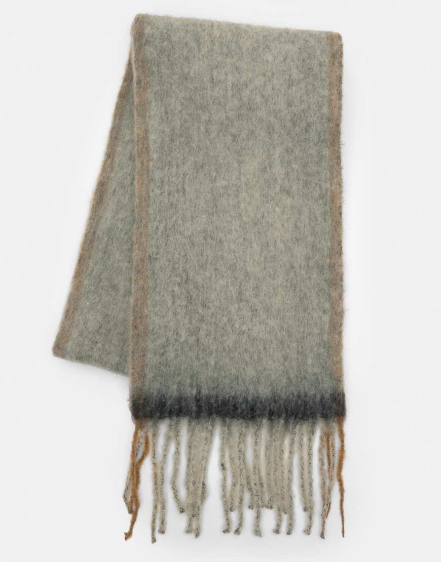 Pull & Bear - Weicher Fransenschal in Blassgrau von Pull & Bear