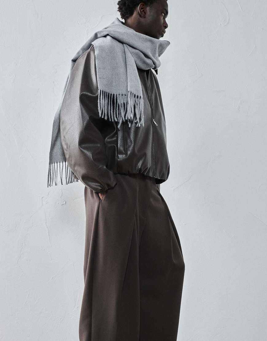 Pull & Bear - Weicher Fransenschal in Grau von Pull & Bear