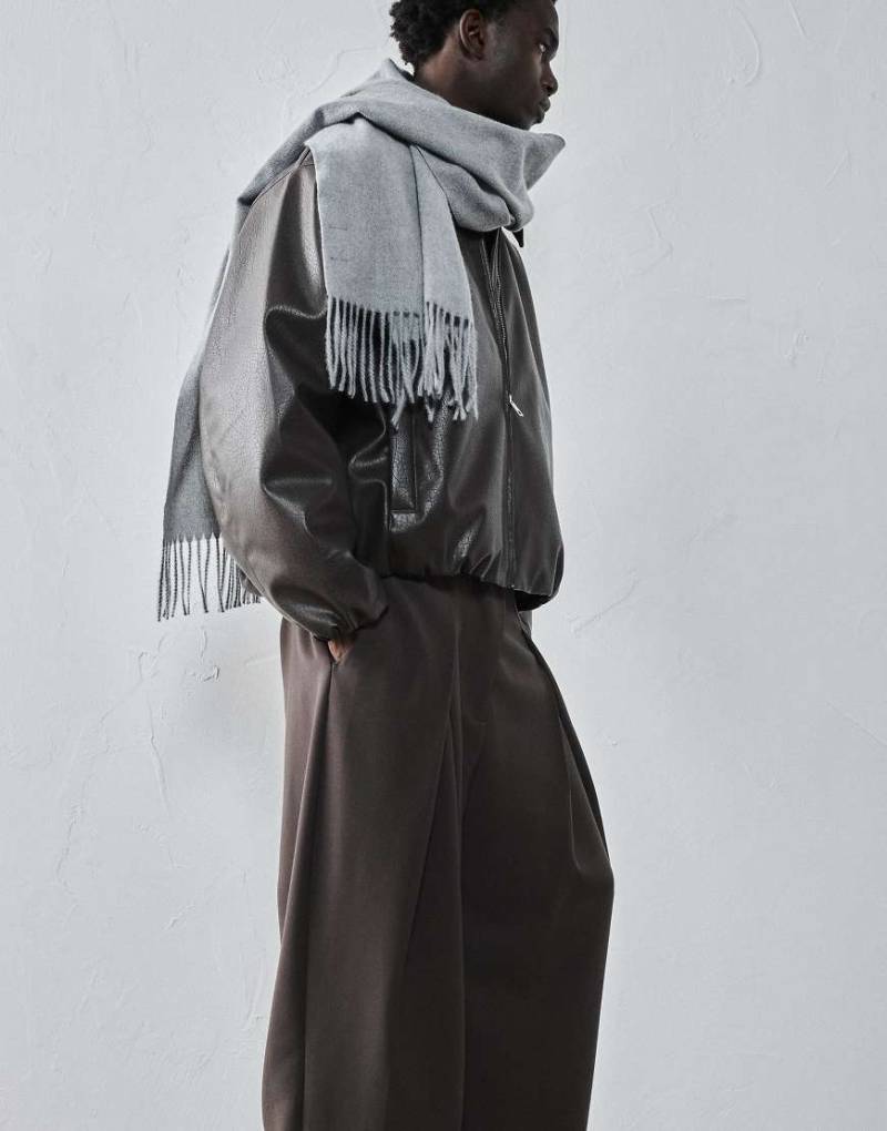 Pull & Bear - Weicher Fransenschal in Grau von Pull & Bear