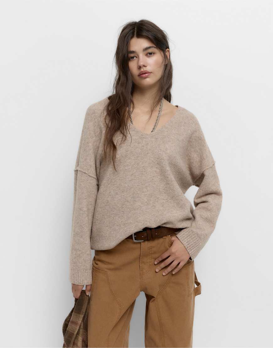 Pull & Bear - Weicher Strickpullover in Braun mit V-Ausschnitt-Brown Pull & Bear - Weicher Strickpullover in Braun mit V-Ausschnitt-Brown von Pull & Bear