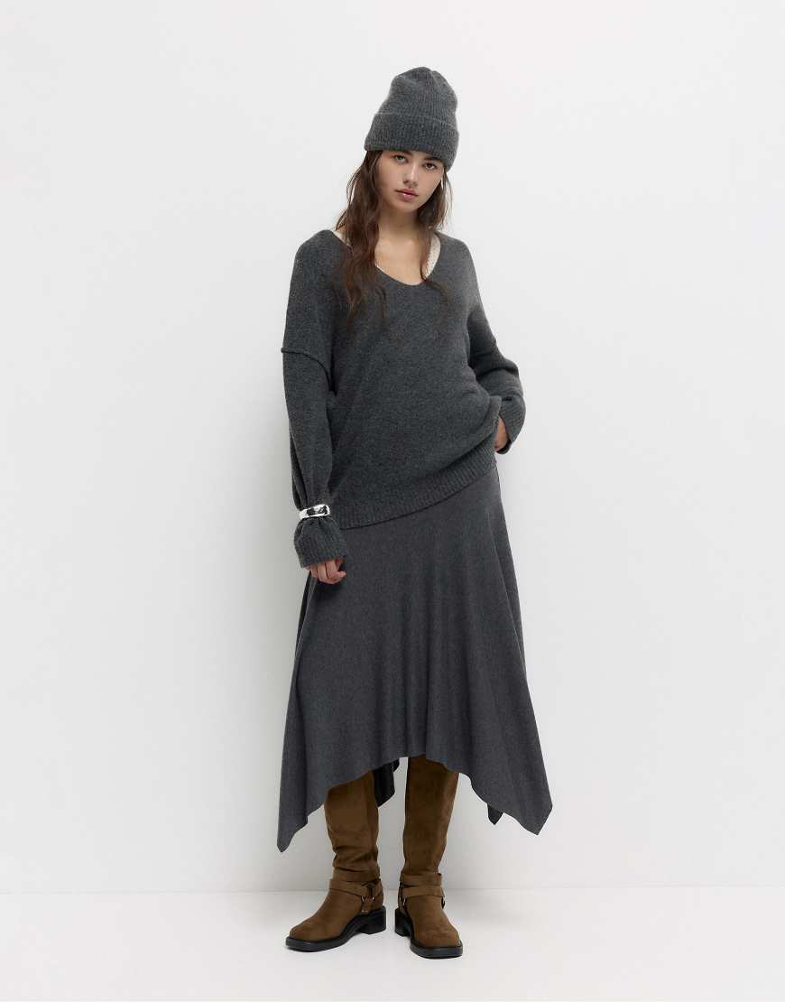 Pull & Bear - Weicher Strickpullover in Grau mit V-Ausschnitt Pull & Bear - Weicher Strickpullover in Grau mit V-Ausschnitt von Pull & Bear