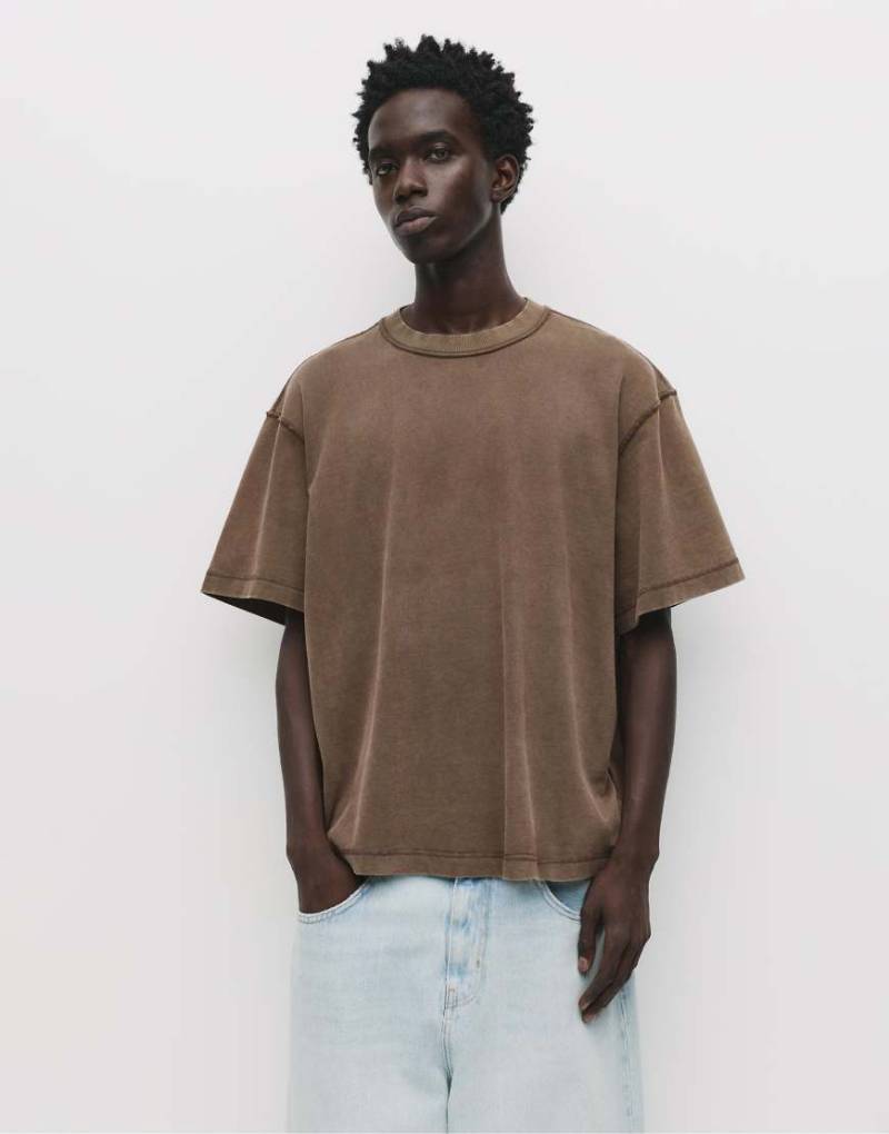 Pull & Bear - Weiches, kastiges T-Shirt in Schokobraun-Brown von Pull & Bear