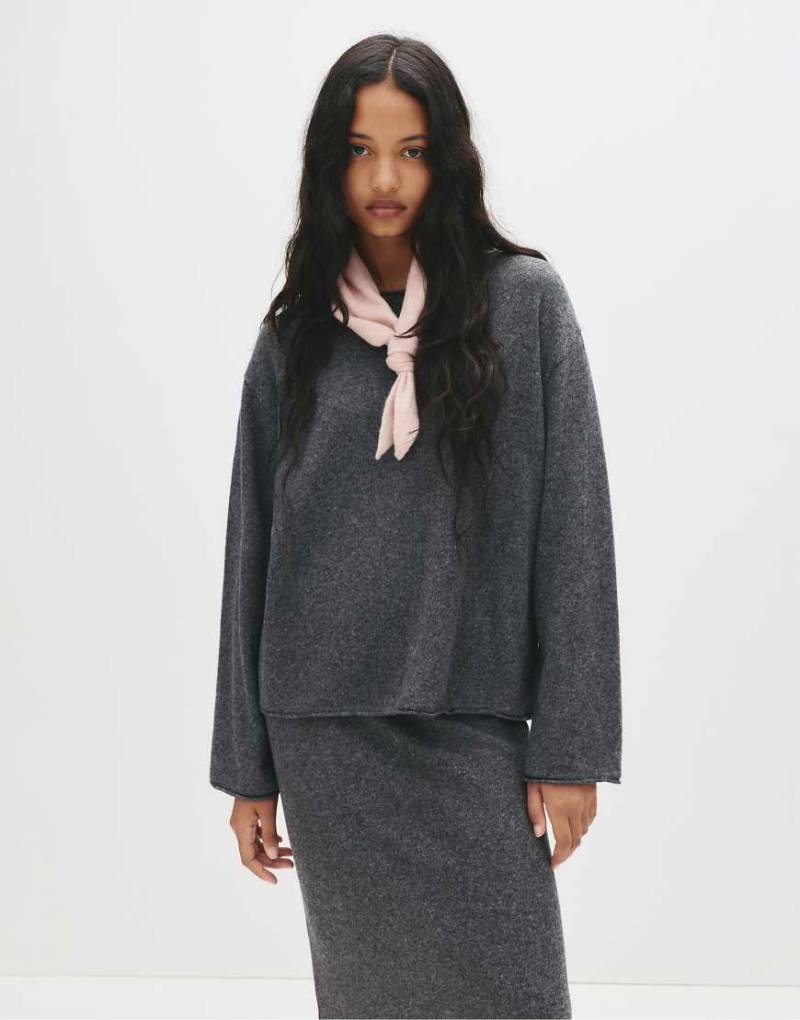 Pull & Bear - Weiches, langärmliges T-Shirt in Mittelgrau von Pull & Bear