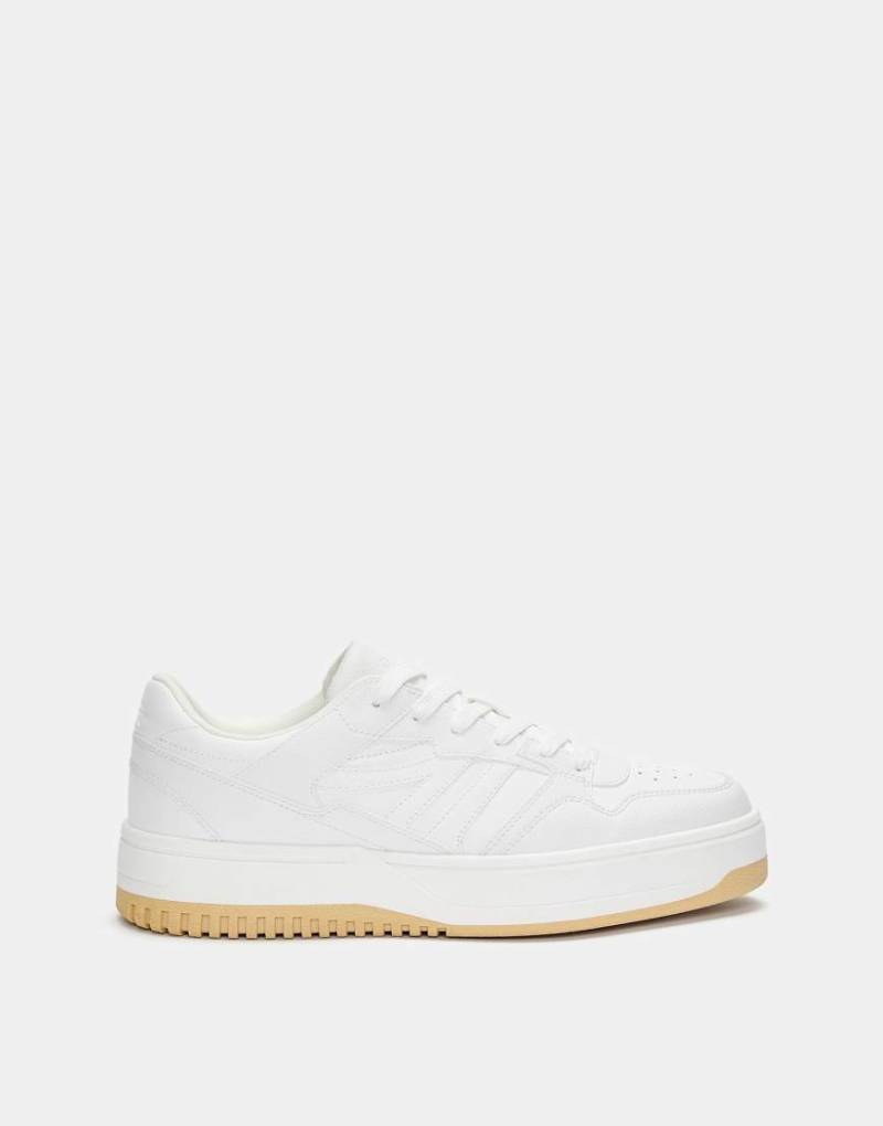 Pull & Bear - Weiße Sneaker mit dicker Profilsohle Pull & Bear - Weiße Sneaker mit dicker Profilsohle von Pull & Bear
