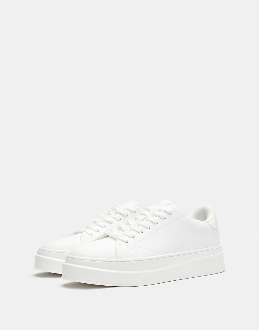 Pull & Bear - Weiße Sneaker mit dicker Profilsohle von Pull & Bear