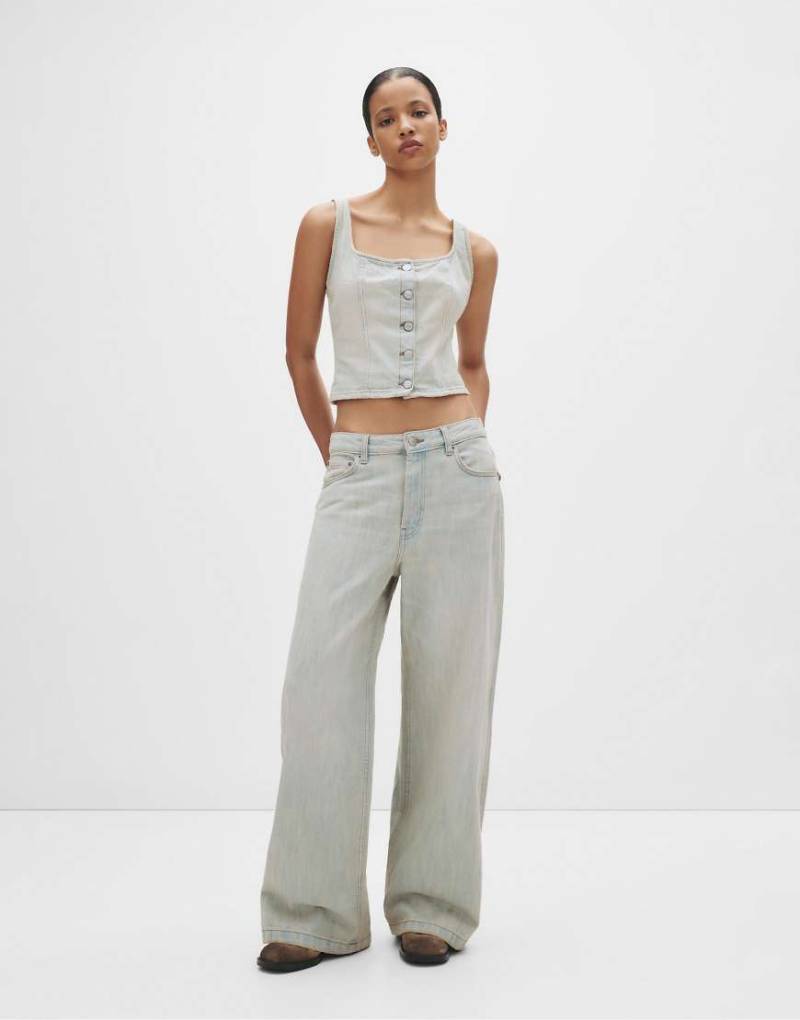 Pull & Bear - Weit geschnittene Jeans in Blassblau mit mittelhohem Bund Pull & Bear - Weit geschnittene Jeans in Blassblau mit mittelhohem Bund von Pull & Bear