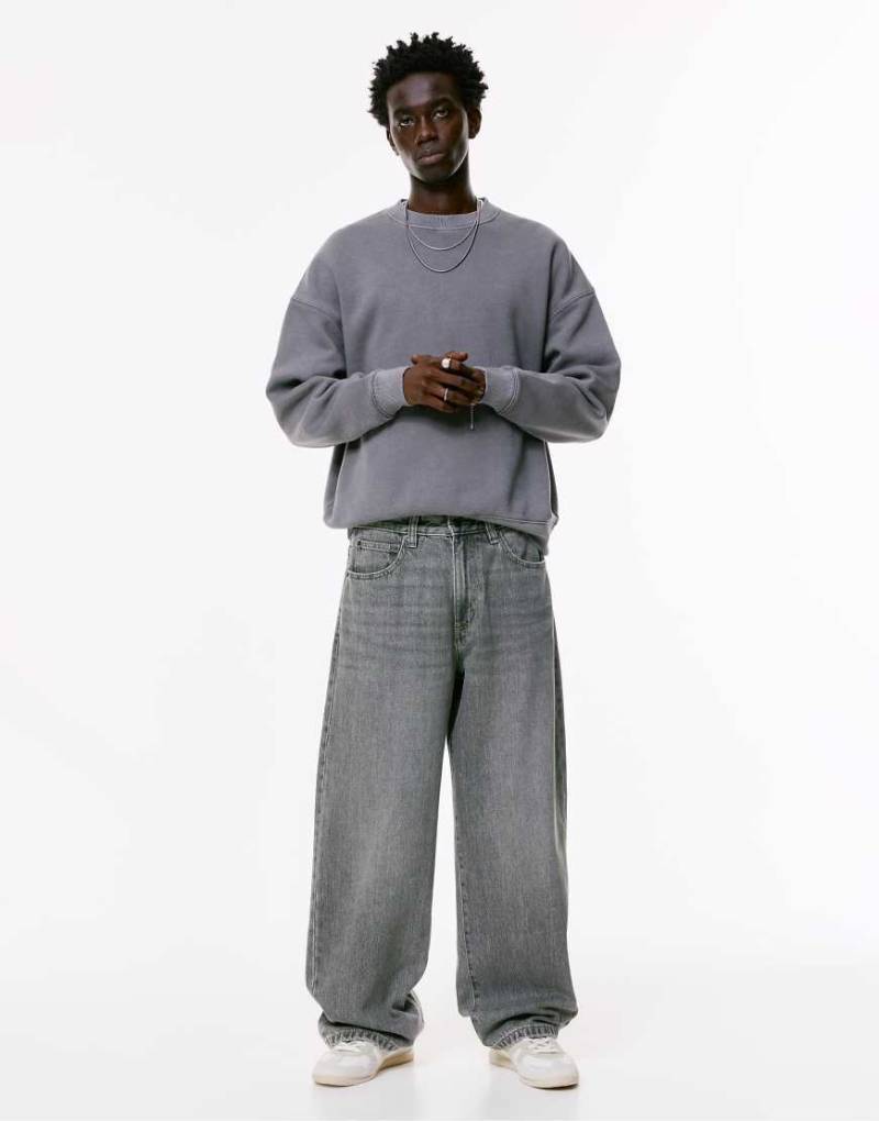 Pull & Bear - Weit geschnittene Jeans in Dunkelgrau von Pull & Bear