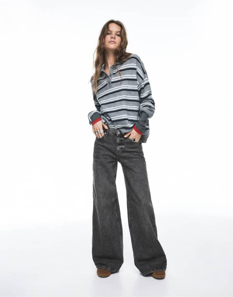 Pull & Bear - Weit geschnittene Jeans in Mittelgrau mit niedrigem Bund von Pull & Bear