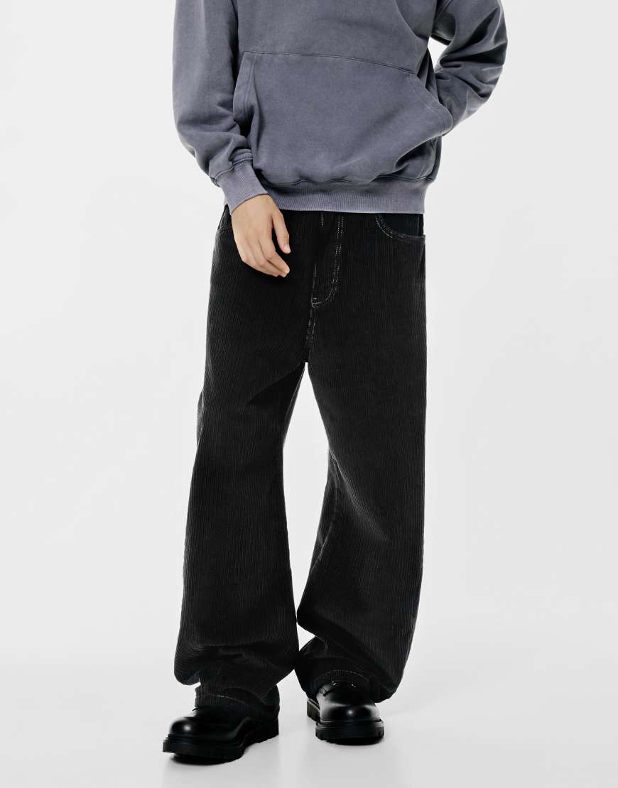 Pull & Bear - Weite Cordhose in Schwarz von Pull & Bear