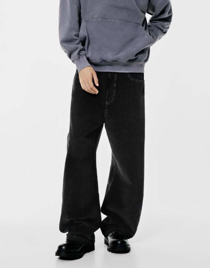 Pull & Bear - Weite Cordhose in Schwarz von Pull & Bear