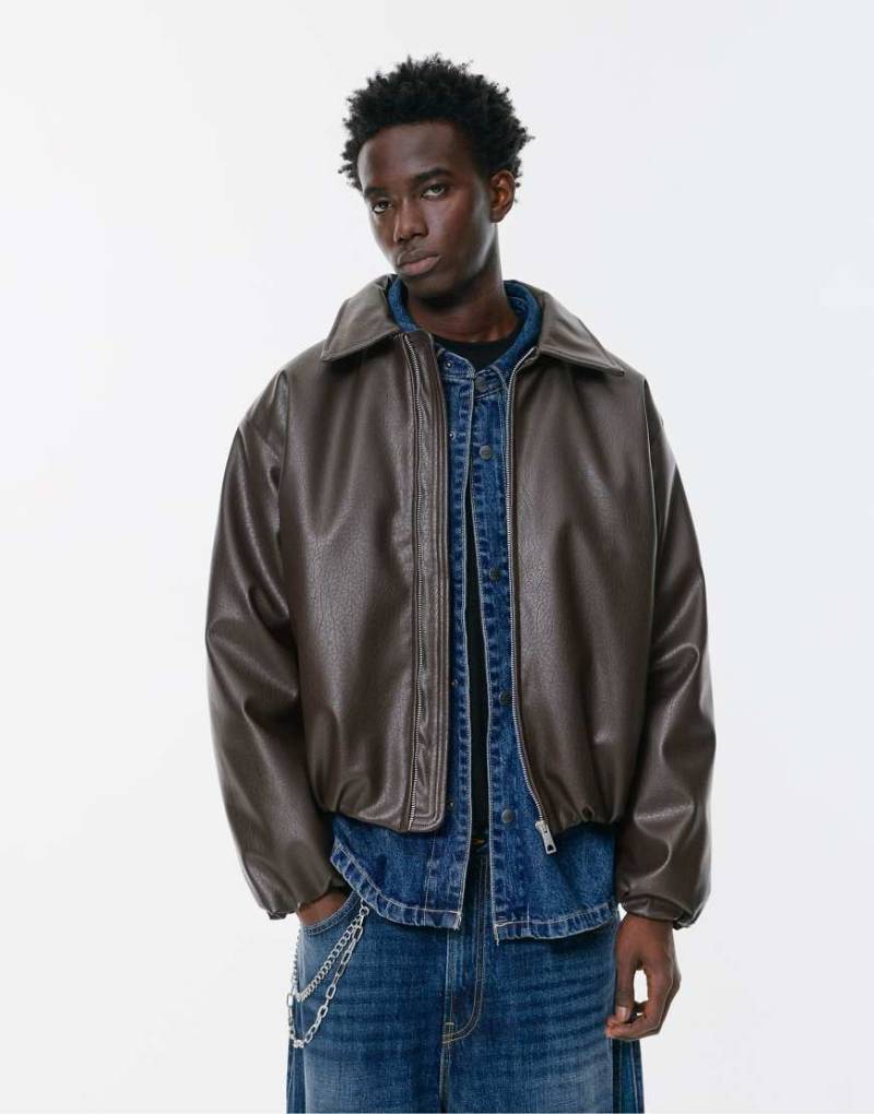 Pull & Bear - Weite Jacke aus Kunstleder in Schokobraun-Brown von Pull & Bear
