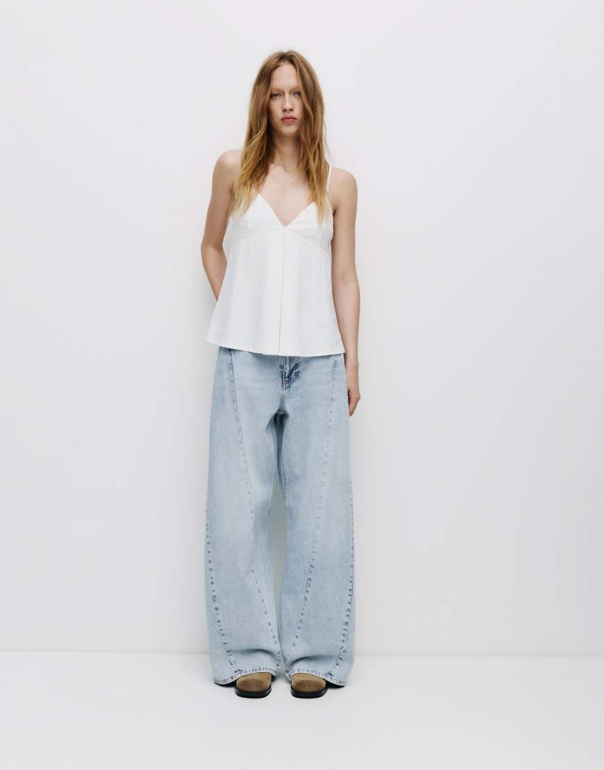 Pull & Bear - Weite Jeans in Blassblau mit Ziernaht von Pull & Bear