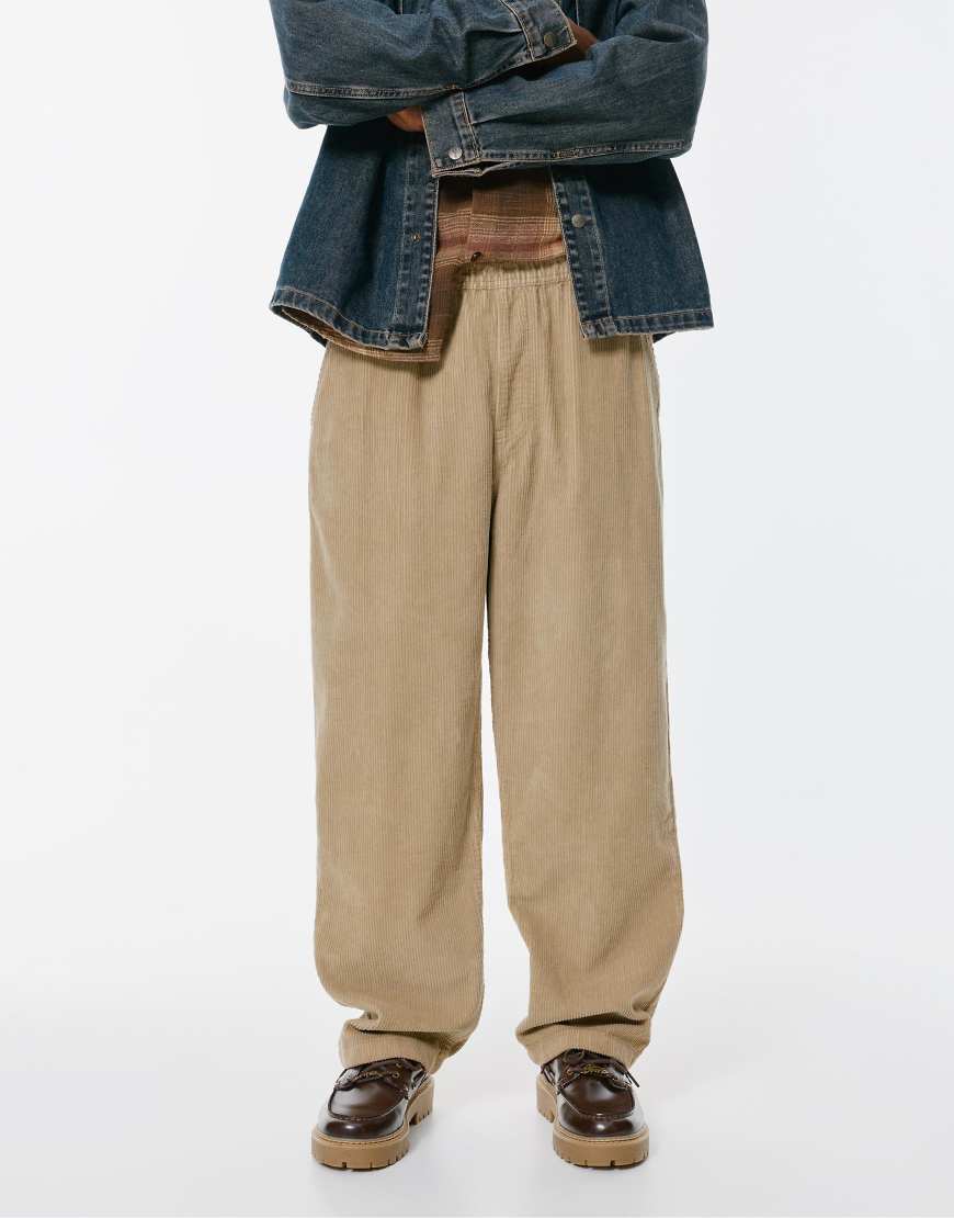 Pull & Bear - Weite Jogginghose aus Cord in Beige-Neutral von Pull & Bear