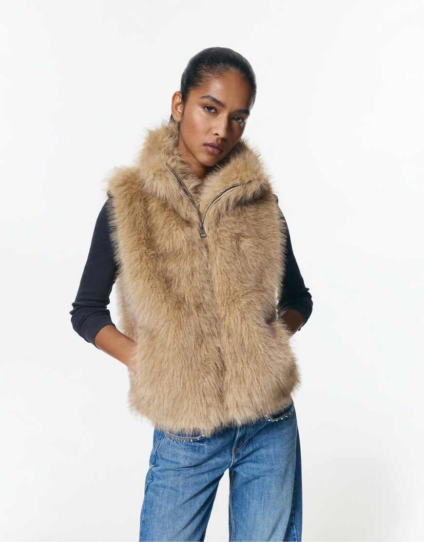 Pull & Bear - Weste aus Kunstpelz in Taupe-Grau von Pull & Bear