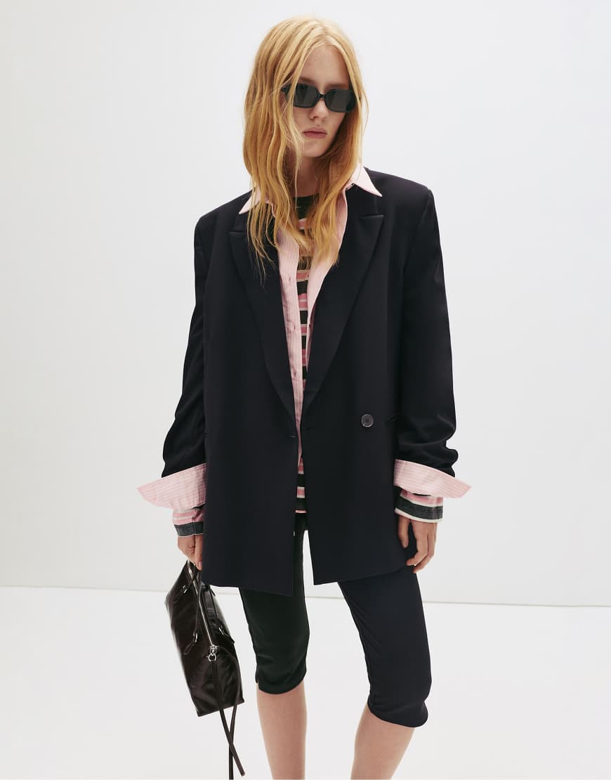 Pull & Bear - Zweireihiger Blazer in Schwarz mit Knopfleiste von Pull & Bear