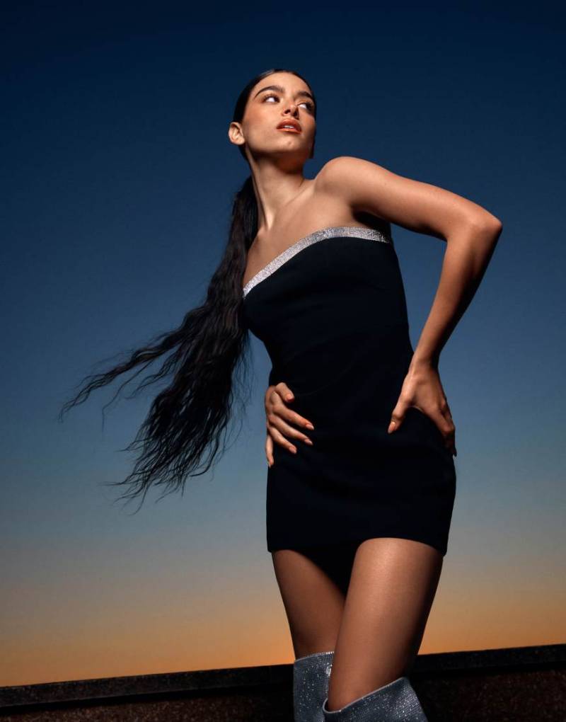 Pull & Bear x Dixie D'Amelio - Mini-Paillettenkleid in Schwarz mit paillettenbesetztem Saum von Pull & Bear