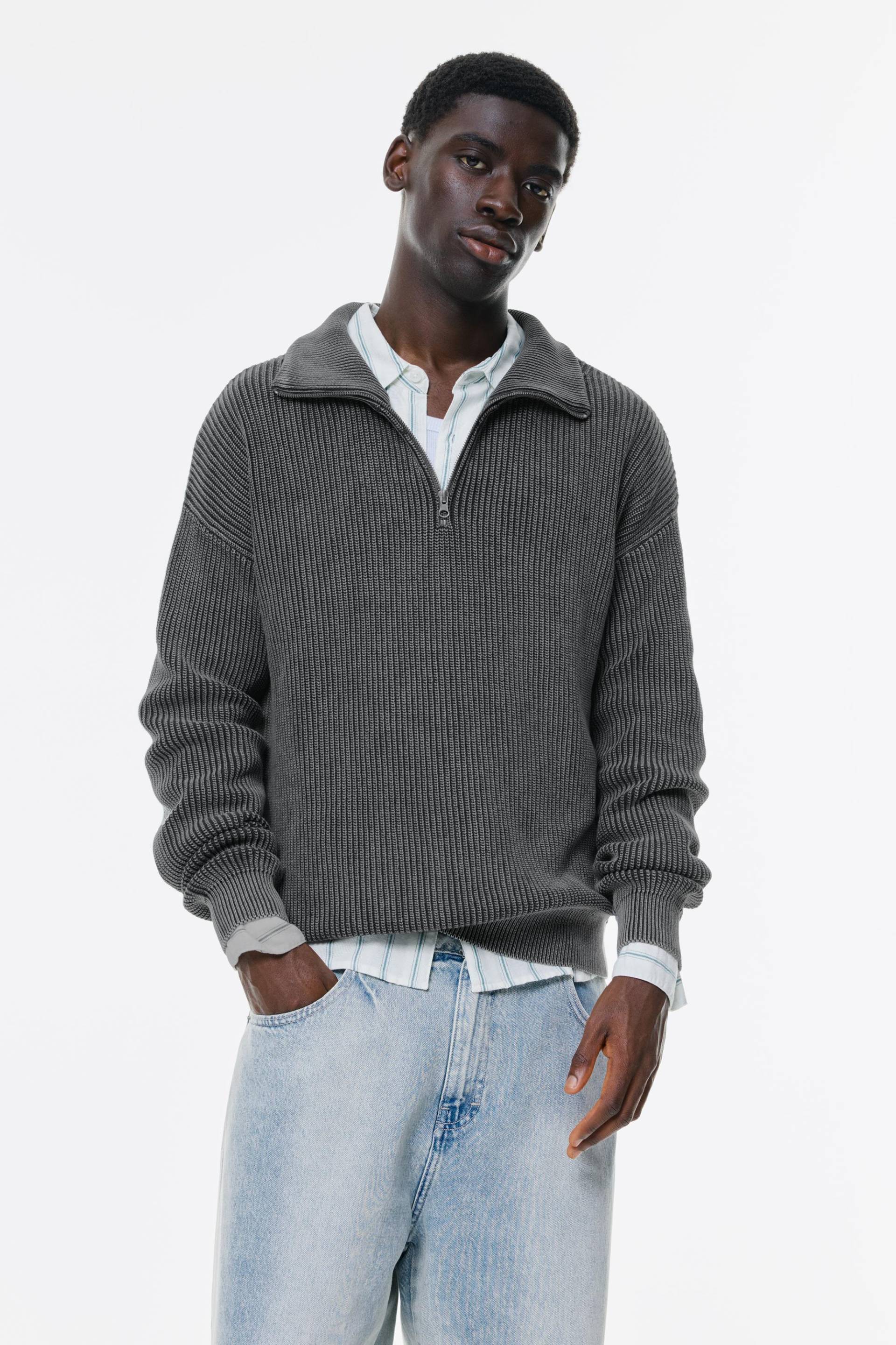Pullover Mit Reißverschlusskragen von Pull&Bear