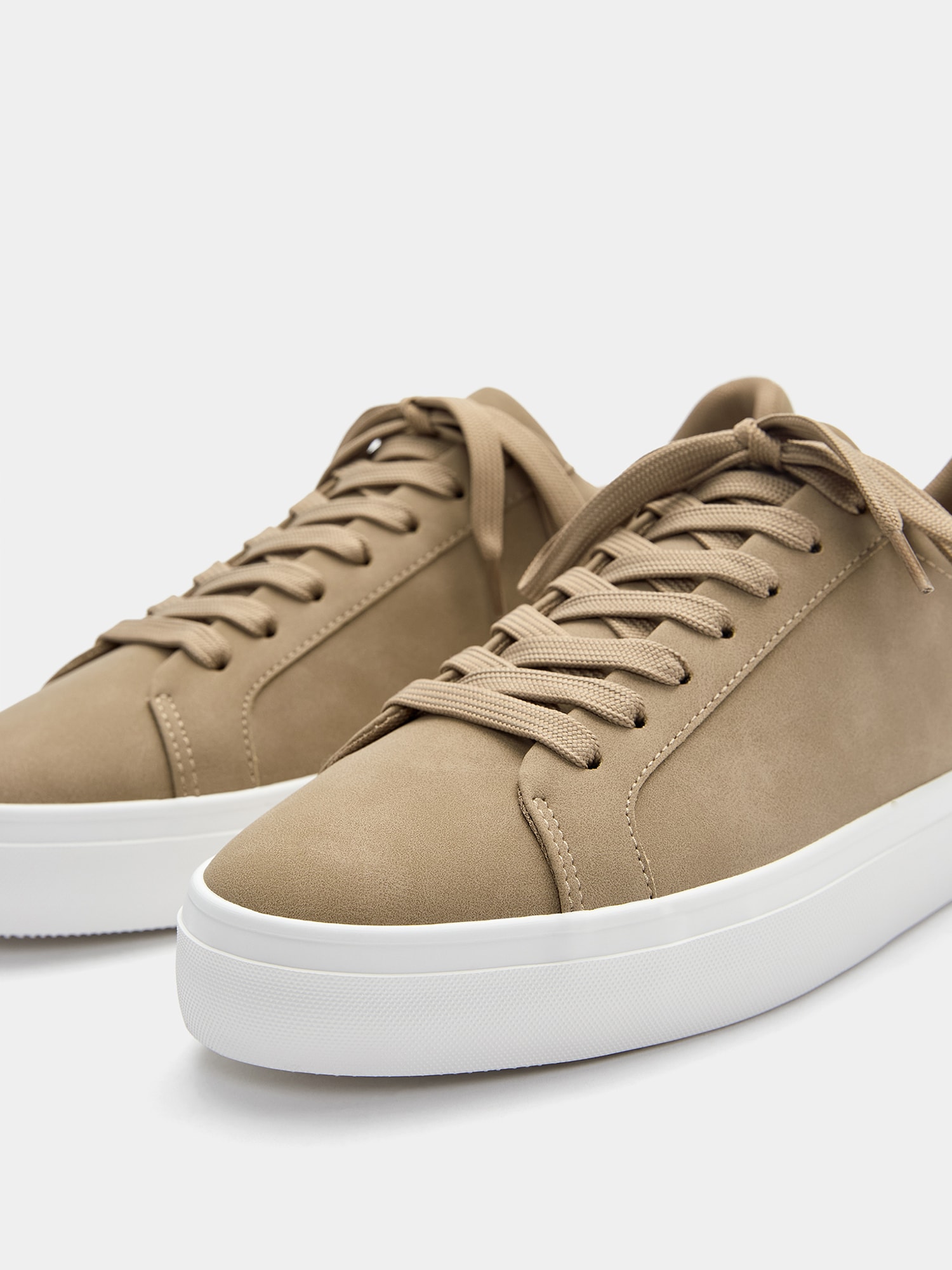 Sneaker von Pull&Bear