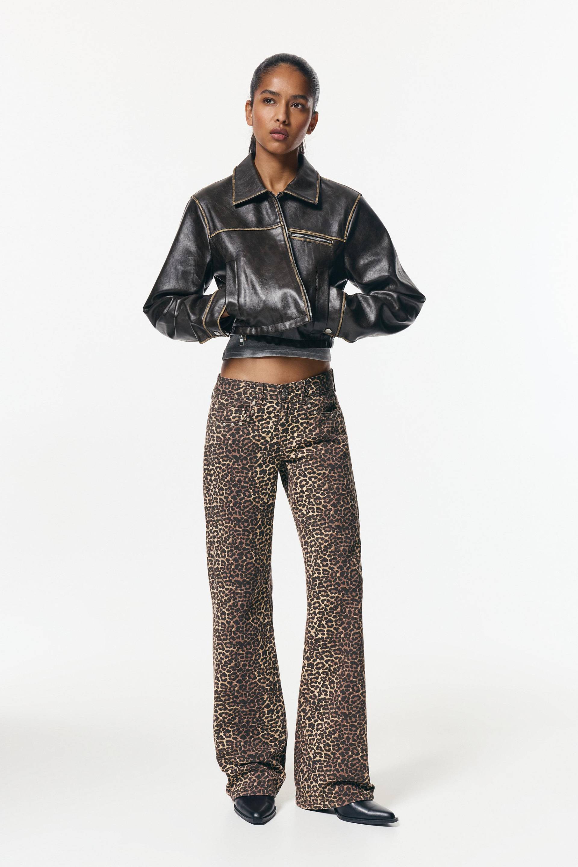 Straight Jeans Mit Sternen-Nieten von Pull&Bear