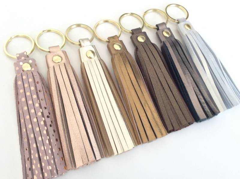 Leder Quaste Schlüsselanhänger, Anhänger, Geldbörse Quaste, Accessoire Geschenk Für Sie, Pulpocreations von PulpoCreations