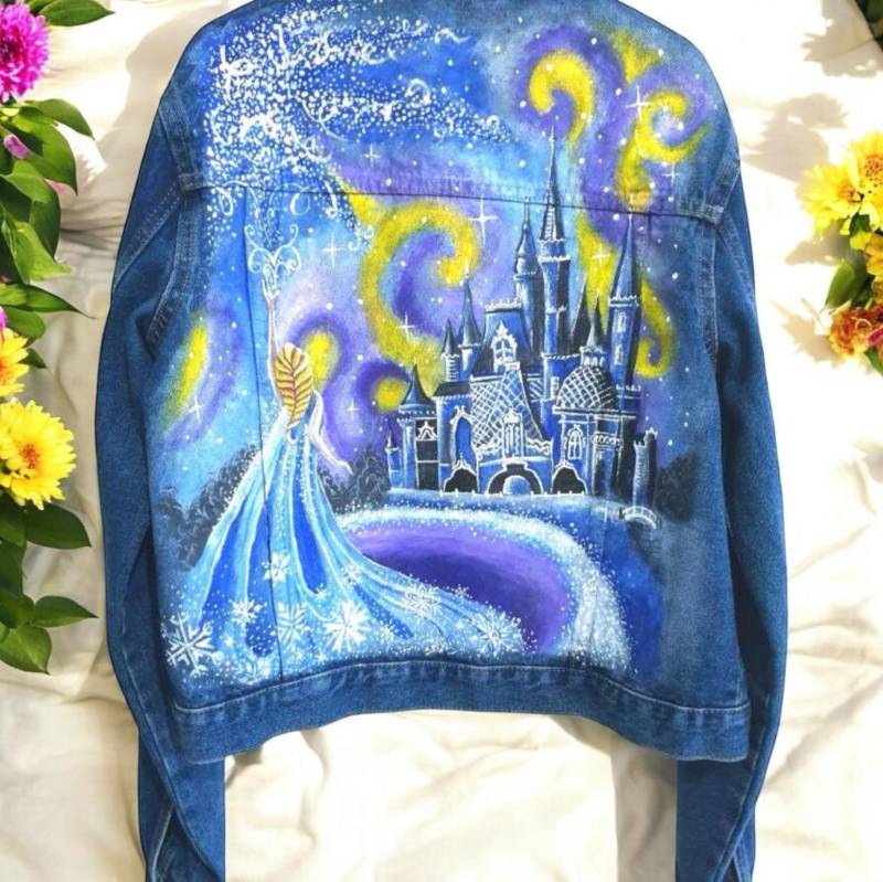 Bemalte Jacke Frozen Elsa Mädchen Fairy Schloss Sternennacht One Of A Kind Geschenk Für Frau Hand Bemalte Jeansjacke von PulseArts