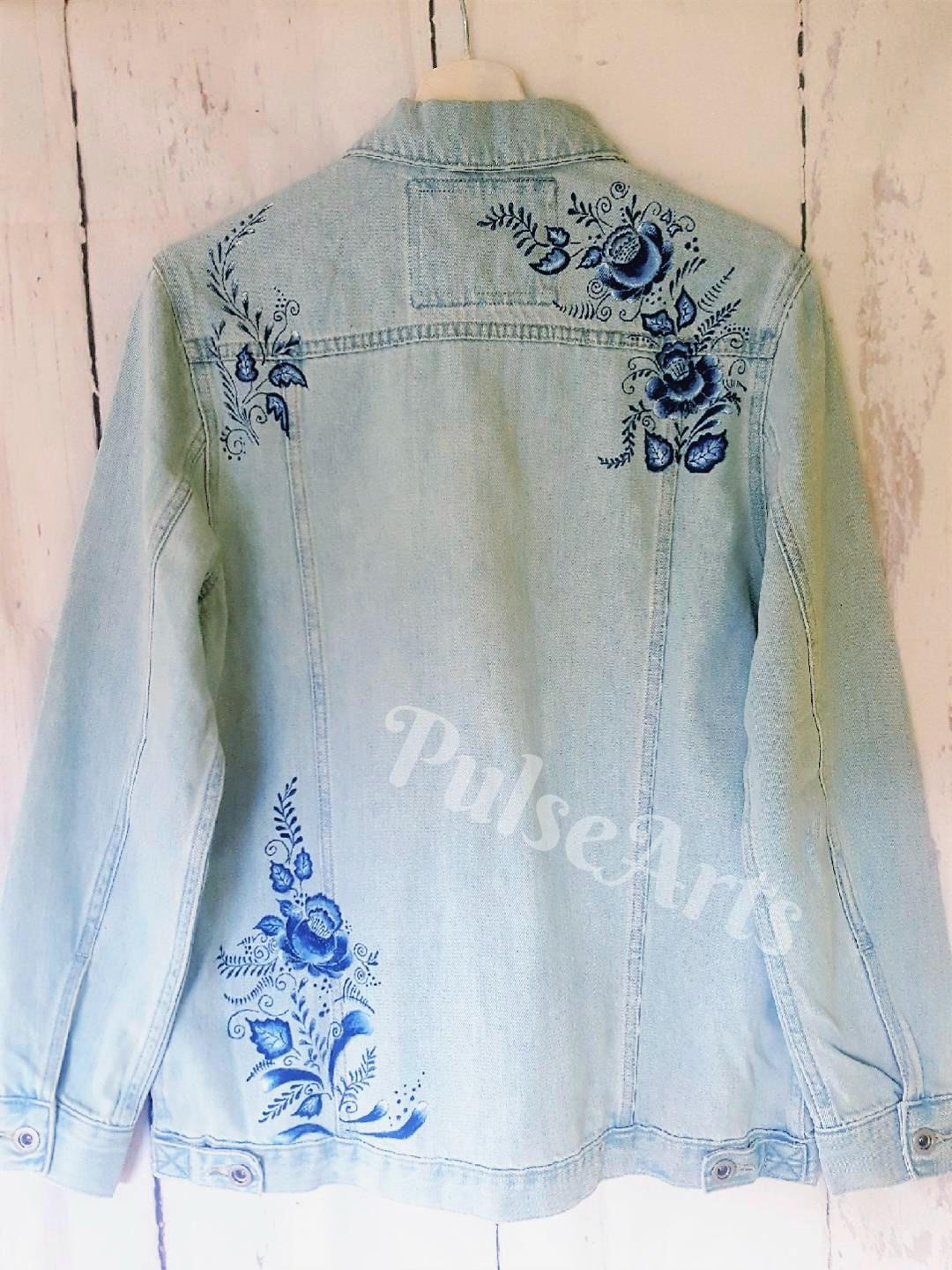 Handbemalte Jeansjacke, Individuell Bemalte Jacke, Blumen Auf Denim, Personalisierte Geburtstagsgeschenk, Übergroße Gjel Handbemalte Jeansjacke, Individuell Bemalte Jacke, Blumen Auf Denim, Personalisierte Geburtstagsgeschenk, Übergroße Gjel von PulseArts