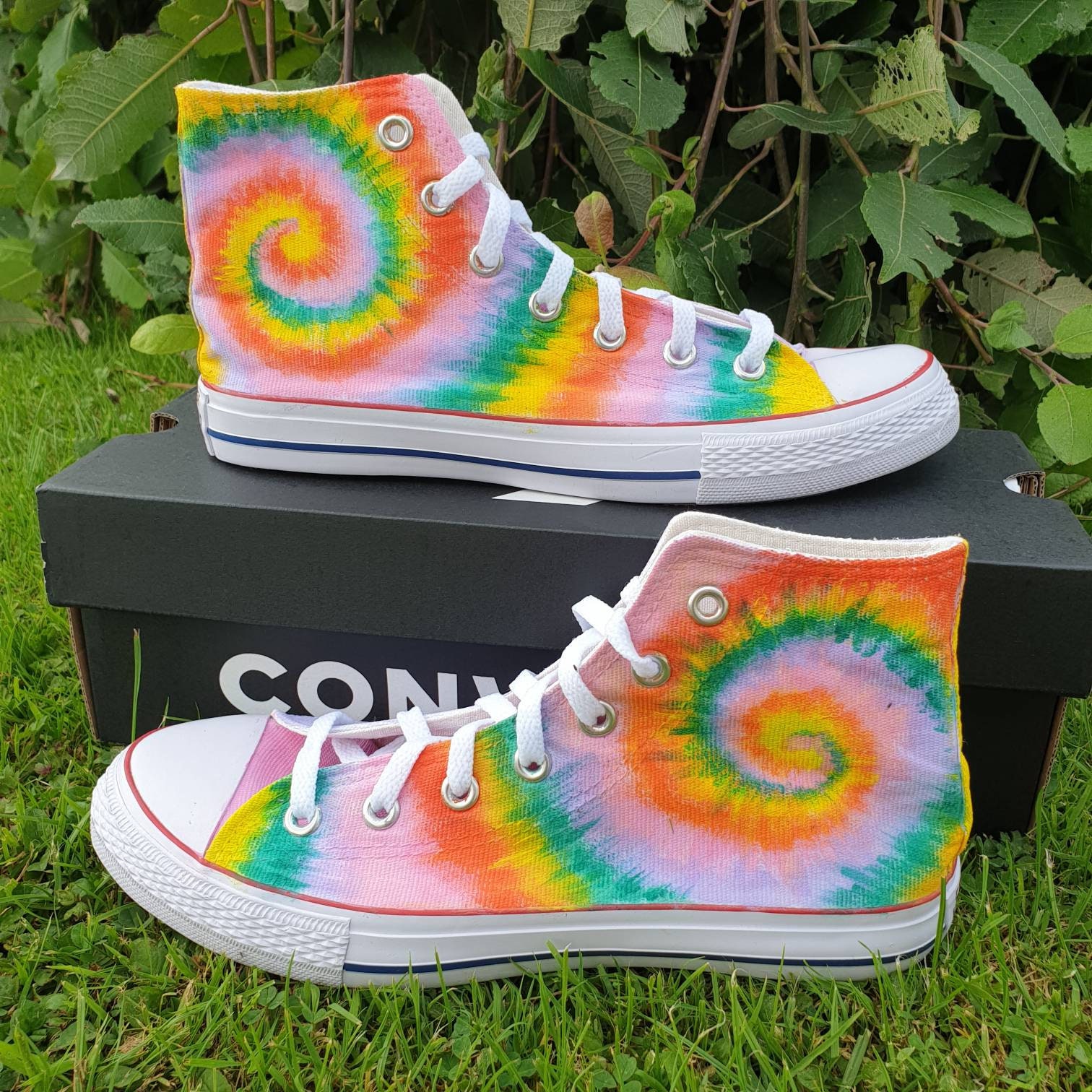 Handgeknüpfte Krawattenfarbe 90Er Jahre Auf Den Schuhen Benutzerdefinierte Bemalte Trainer Vans Converse Geschenkidee Unikat Schuhe Hochzeitsschuhe von PulseArts