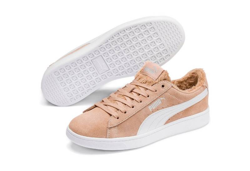 PUMA Puma Vikky v2 Fur NOUGAT-PUMA WHITE-PUMA SILVER Sneaker PUMA Puma Vikky v2 Fur NOUGAT-PUMA WHITE-PUMA SILVER Sneaker von Puma Tec