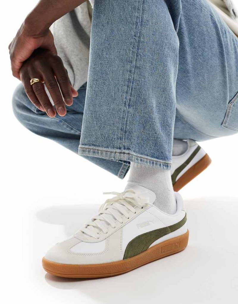 PUMA - Army - Sneaker in Weiß und Olivgrün von Puma