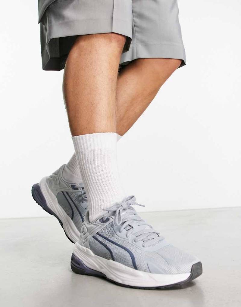 PUMA - Extent Nitro Eng. - Sneaker mit Mesh in Grau und Weiß von Puma