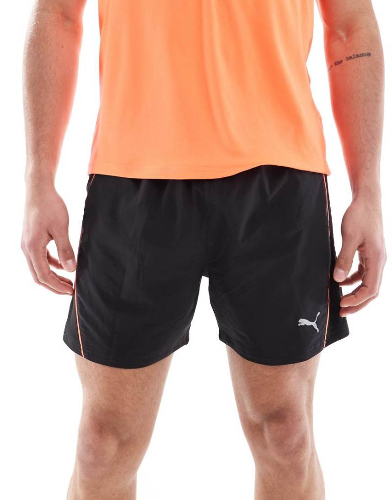 PUMA - Run Velocity - Shorts in Schwarz mit oranger Paspelierung von Puma