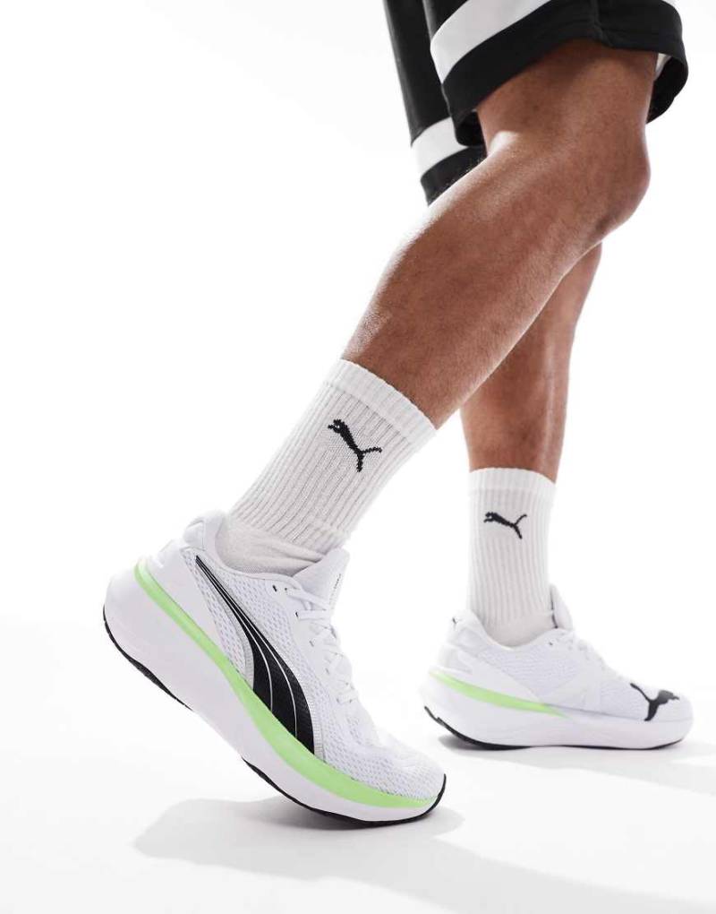 PUMA - Scend Pro 2 - Sneaker in Weiß & Limettengrün von Puma