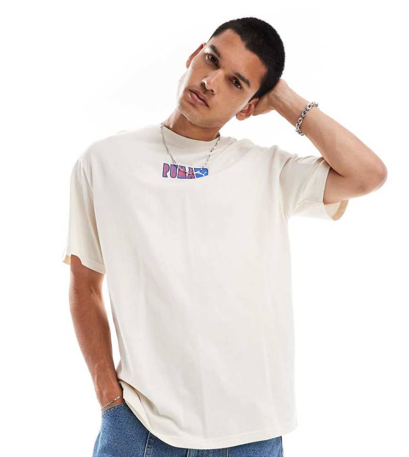 PUMA - T-Shirt in gebrochenem Weiß mit mittigem Logo von Puma