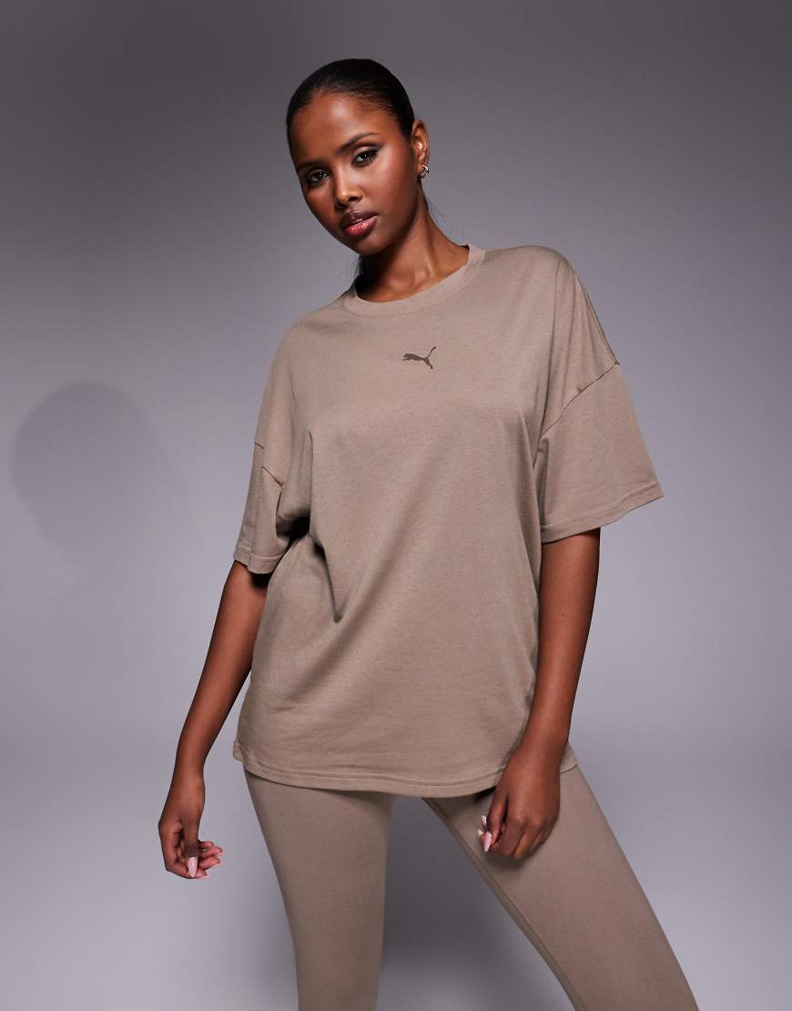 PUMA - Train - Oversize-T-Shirt in Braun-Brown von Puma