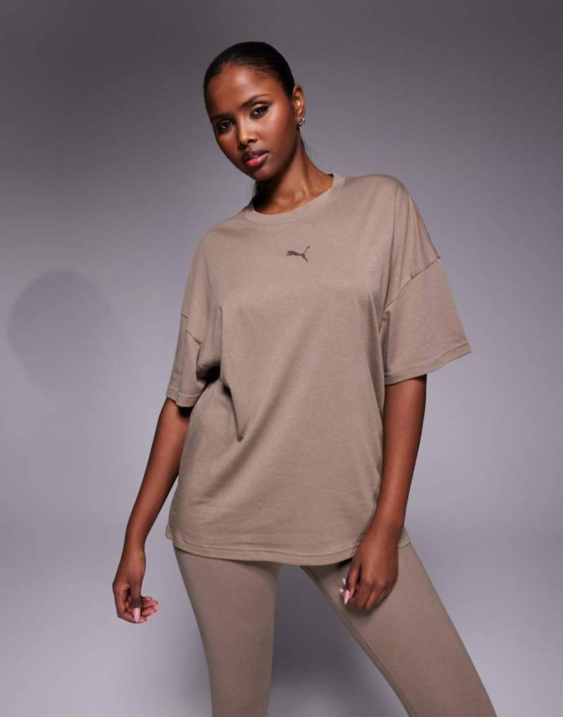 PUMA - Train - Oversize-T-Shirt in Braun-Brown von Puma