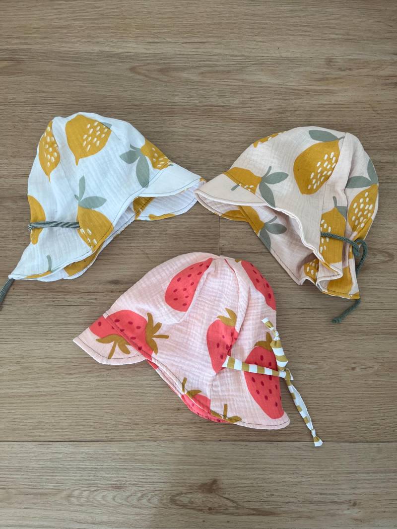 Hut Musselinhut Sommermütze Sonnenhut Sommerhut Zitronen, Erdbeeren, Blüten, Mit Verstärktem Schirm Und Bindebändern von PumpelbieneShop