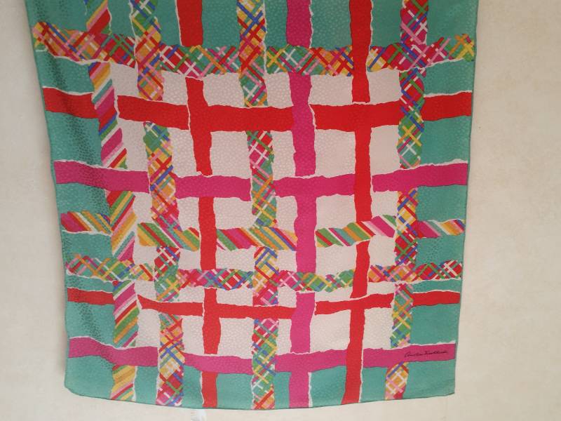 Vintage Regenbogen Tartan Seidenschal Von Christian Fischbarcher Leuchtend Und in Schönen Farben. Karomuster Mit Petrolfarbenem Rand von PumpjackPiddlewick