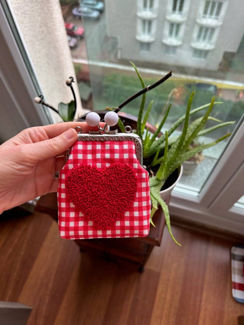 Vichykaro Punch Needle Geldbörse, Handgemachte Bestickte Kiss Lock Münzbörse, Karten - Und Münzhalter von PunchBySBB